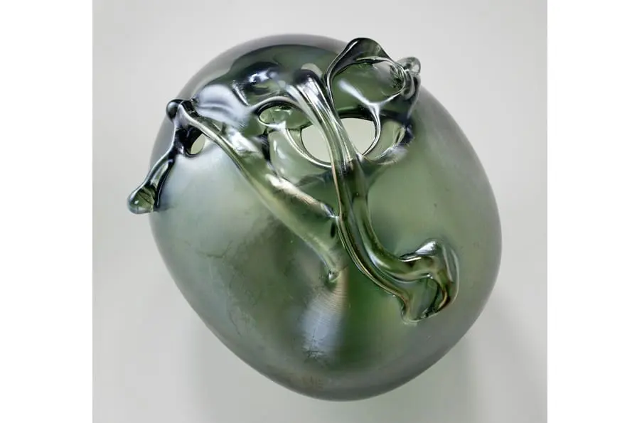 Robert Fritz, «Vessel», hacia 1975. Vidrio soplado, 17,8 x 14 x 15,2 cm. Colección del Museo de California de Oakland, donación de Marcia Chamberlain.