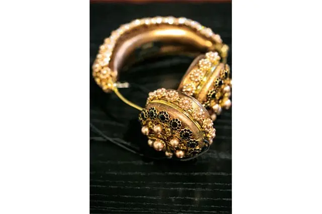 RESPECT_OMCA_GoldHeadphones_web