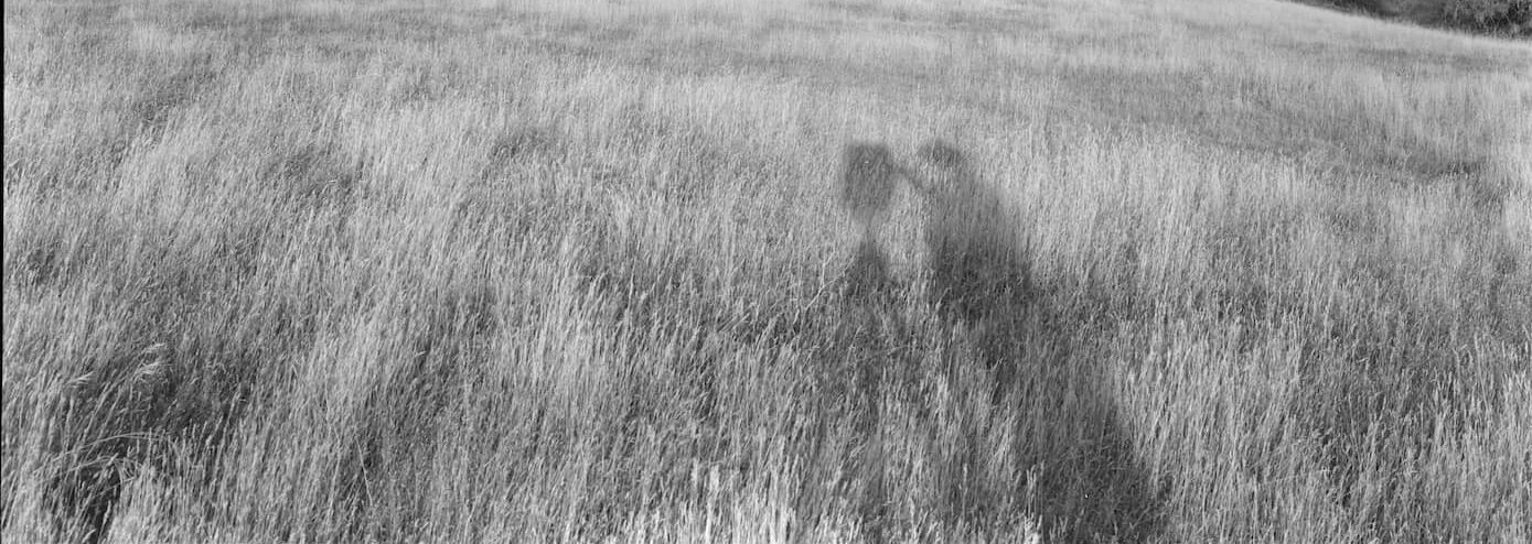 Dugan Aguilar, Untitled (Self-Portrait, Buena Vista Peaks), Circa 1990s, Regalo de la familia de Dugan Aguilar